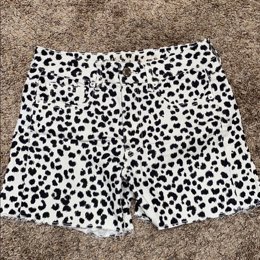 American Eagle Jean Shorts: Black/white leopard